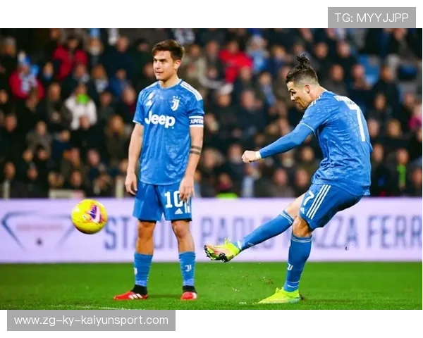 尤文图斯边路回做成功，射门角度随即形成